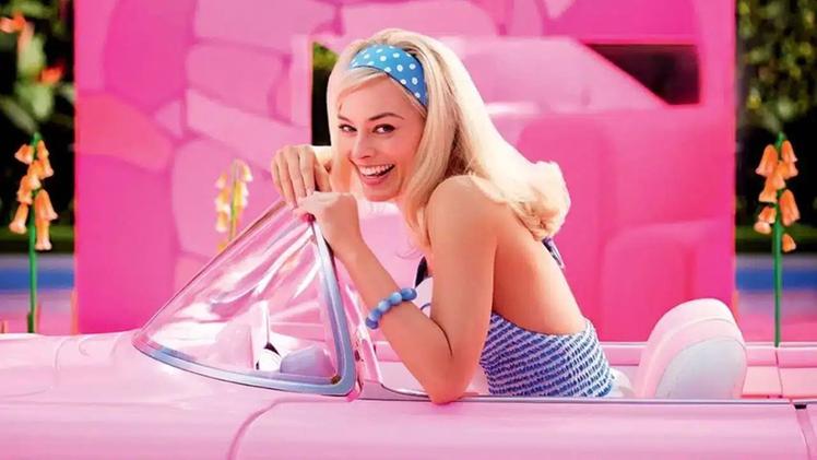La protagonista Margot Robbie è una Barbie irresistibile: l’attrice perfetta per il ruolo pensato da Greta Gerwig