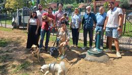 Foto di gruppo dopo i controlli finali nella nuova area cani alla Biondella