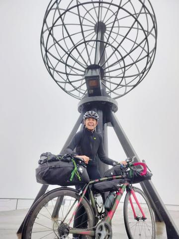Mariella Bighelli a Capo Nord con la sua bicicletta