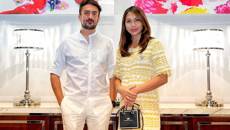 Lo chef Francesco Fedrighi con la moglie Hani Madu, star della tv malese