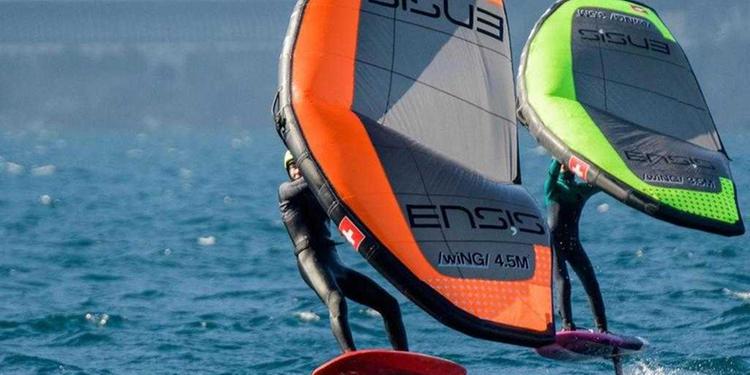 Appassionati «volano» sul lago di Garda con i Wing Foil, nuova frontiera degli sport acquatici