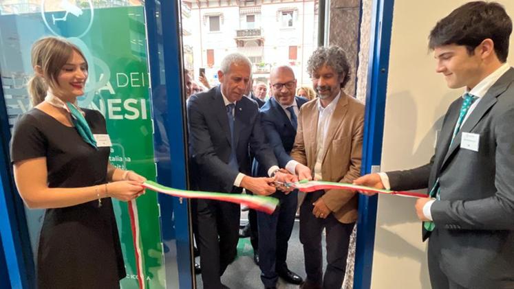 Inaugurazione Bcc di Verona con il presidente della Camera Lorenzo Fontana e il sindaco Damiano Tommasi. A sinistra il presidente BCC Roma Maurizio Longhi