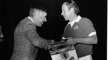 Lo scatto - Saverio Garonzi e Bobby Charlton prima dell'incontro del 2 maggio 1973 (ARCHIVIO L'ARENA)