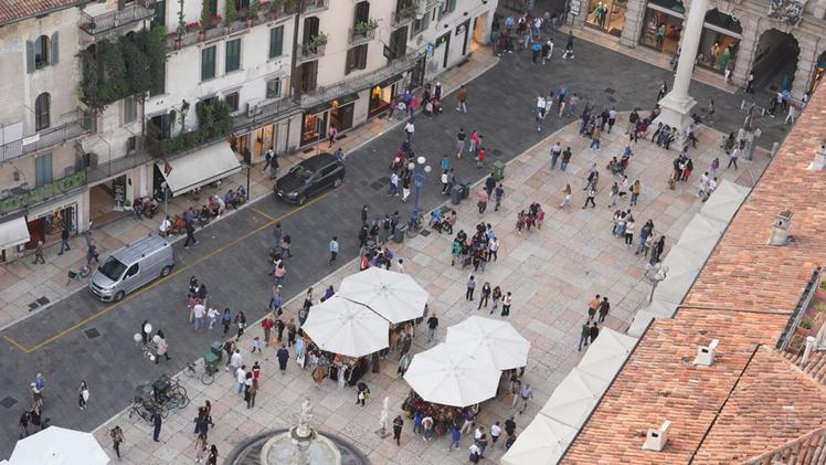 Piazza Erbe, uno degli angoli più belli di Verona