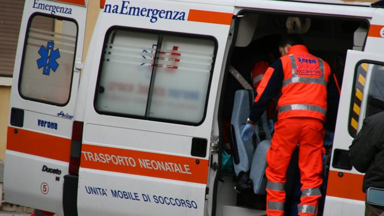 Ambulanza con i soccorritori (ARCHIVIO)