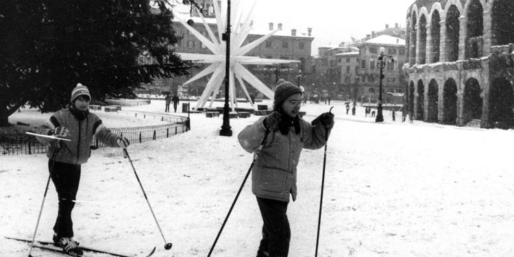Neve inj piazza Bra nel gennaio del 1985 (foto MALAGUTI)