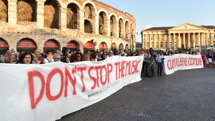 Fondazione Arena, flashmob di protesta dei lavoratori (FOTO MARCHIORI)