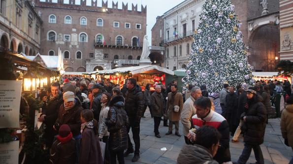 Mercatini Di Natale A Verona.Mercatini Di Natale Da Domani Al 27 Dicembre