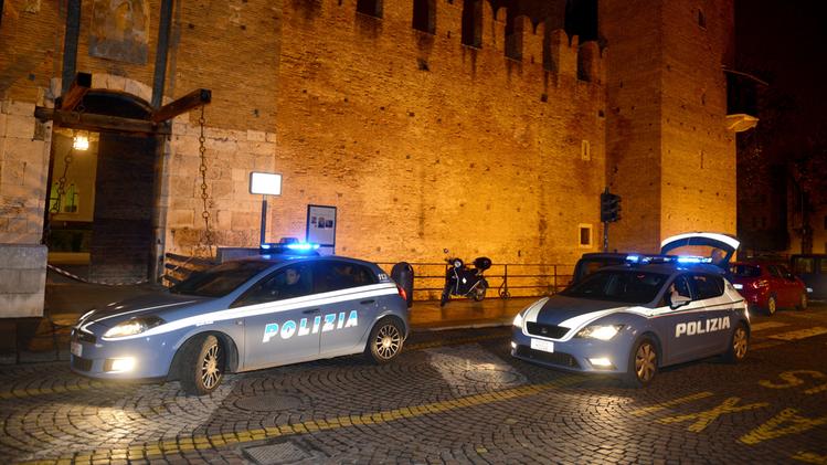 Polizia davanti a Castelvecchio (FOTO MARCHIORI)