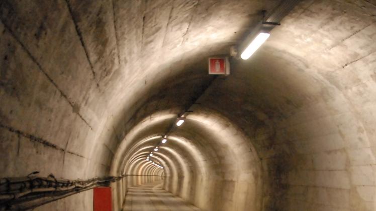 Una delle gallerie dell’ex base Nato sotto il monte Moscal