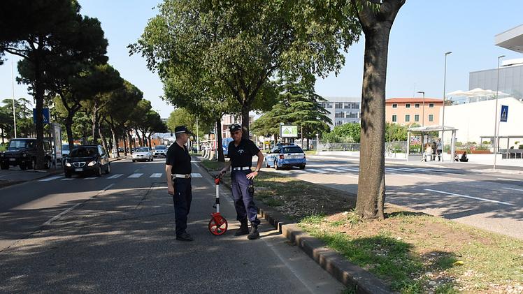 I rilievi della polizia municipale davanti ad Adigeo (Dienne)