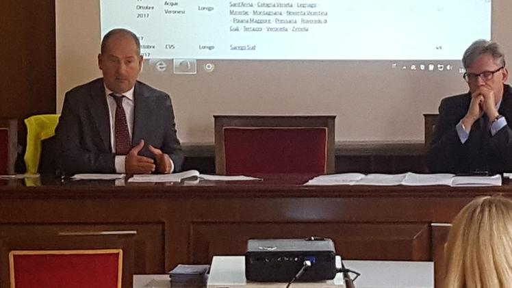 La conferenza stampa sui Pfas, a Padova, del direttore dell'Arpav Nicola Dell'Acqua e dell'assessore regionale all'ambiente Gianpaolo Bottacin