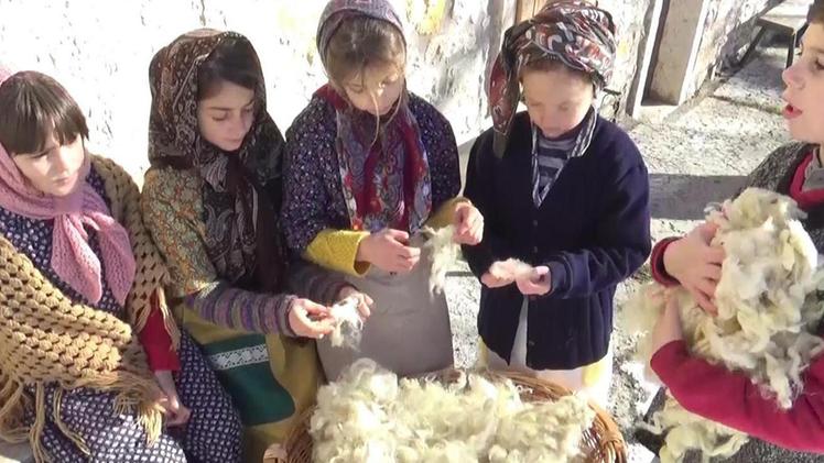 Una scena del corto coi bambini e la lana