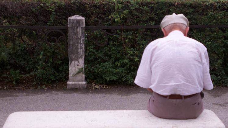 Anziano solo: il fenomeno è in aumento quest’estate a Legnago 