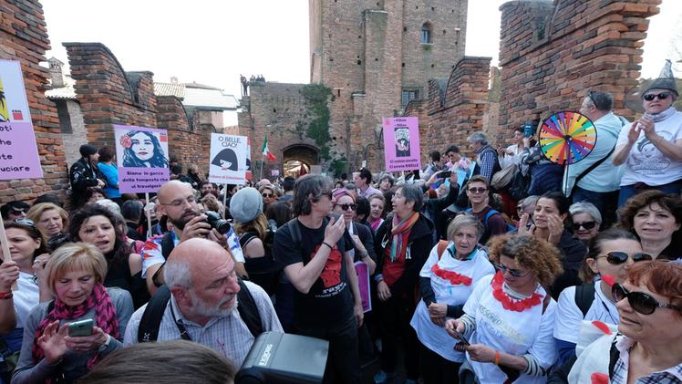Folla al flash mob a Castelvecchio