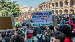 Una manifestazione per il clima a Verona (foto Marchiori)