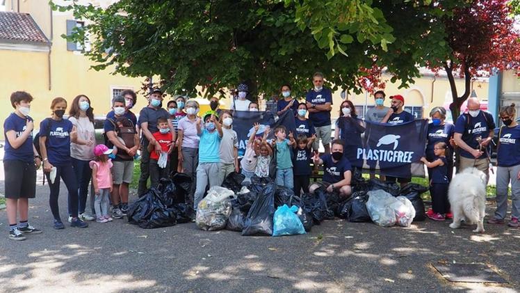 I volontari di Plasticfree Verona (Bazzanella)
