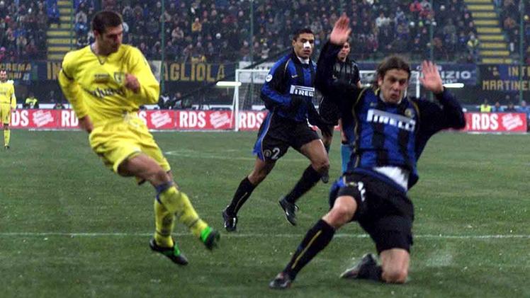 Marazzina in gol nella storica vittoria a San Siro del 2001
