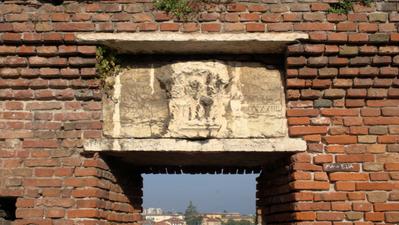 Capitello corinzio di lesena (ponte Scaligero)