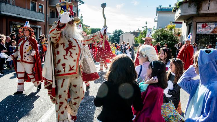 Sfilata di Carnevale a Santa Lucia e Golosine (Marchiori)