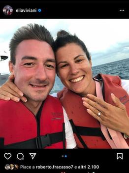 Elia Viviani ed Elena Cecchini con l'anello su Instagram