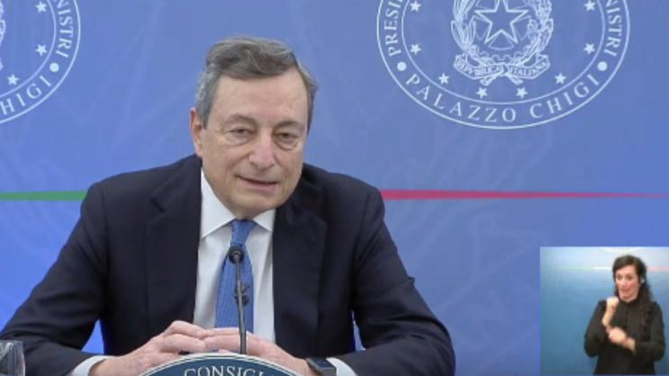 Draghi durante la conferenza stampa