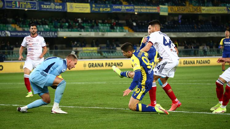 Simeone cerca il gol (Fotoexpress)