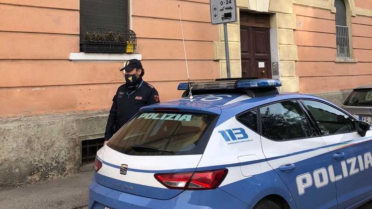 La polizia in via Silvio Pellico