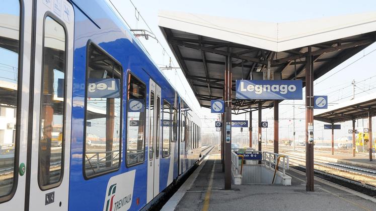 La stazione ferroviaria di Legnago sulla linea Verona-Rovigo