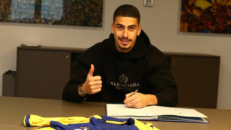 Depaoli firma per l'Hellas Verona (Fotoexpress)
