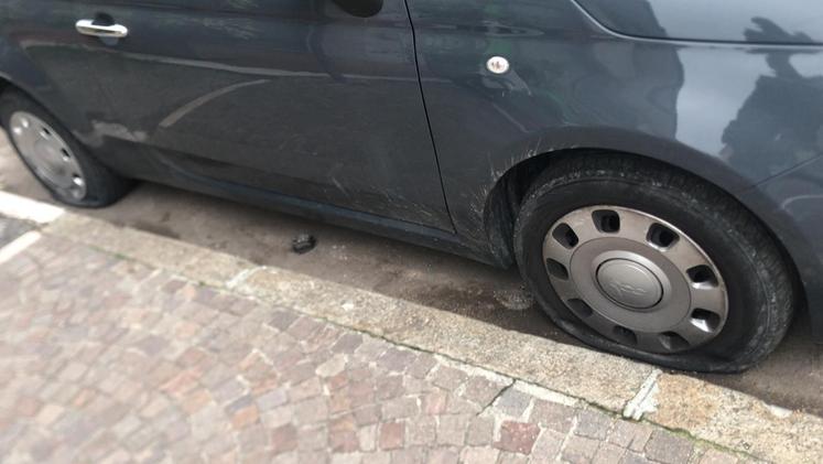 Altri danni ai copertoni delle auto in Valdonega e Borgo Trento