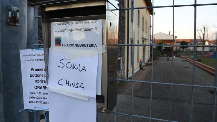 La scuola chiusa a Terrossa (foto Pecora)