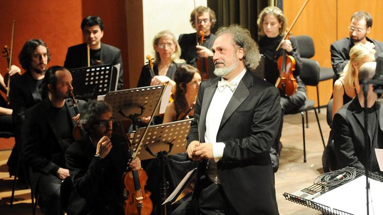Diego Basso dirige l'Orchestra Ritmico Sinfonica Italiana