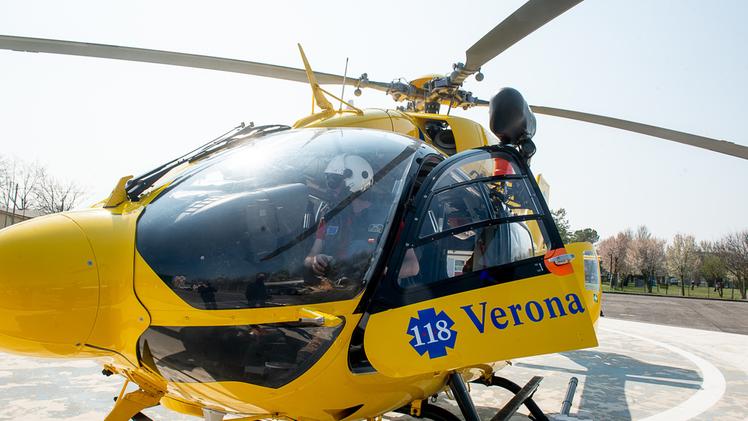 L’elicottero del Suem 118  è atterrato a Sommacampagna per soccorrere un ferito grave
