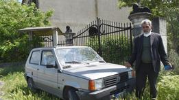 Ex muratore dorme in macchina Il pensionato 67enne davanti a casa con la sua Fiat Panda DIENNEFOTO
