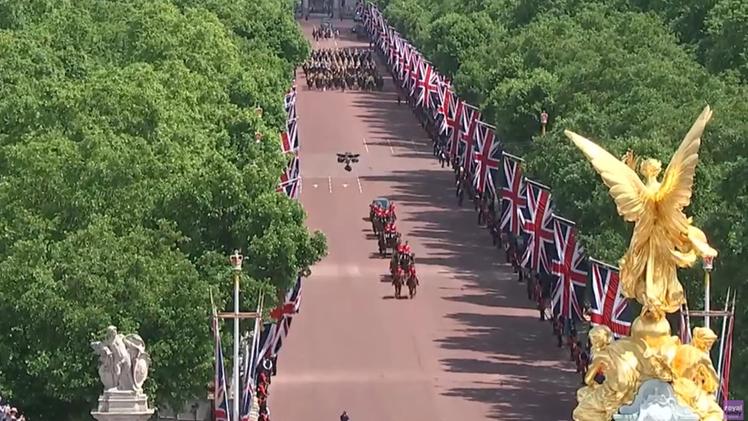 La parata per il Giubileo di Elisabetta II a Londra