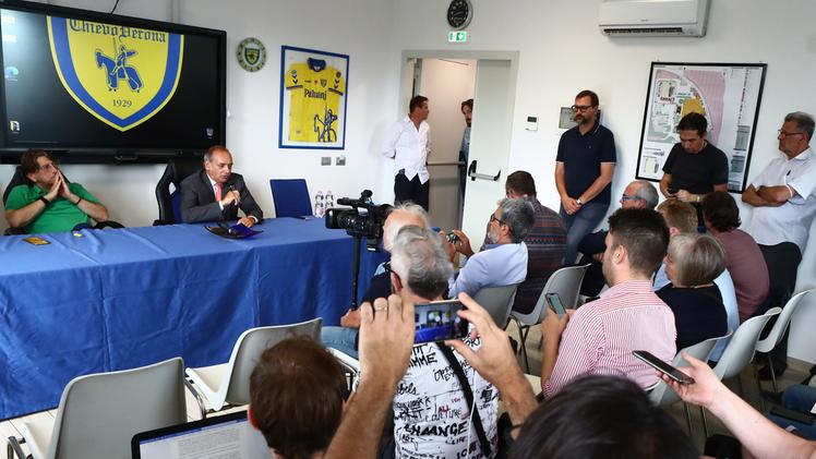 L’avvocato  Stefano de Bosio FOTOEXPRESSSperanza Chievo L’incontro tra Campedelli, media e tifosi al Bottagisio