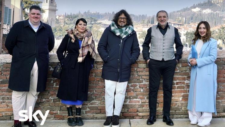 Da sinistra Vittorio del Benda, Barbara de Il Bertoldo, lo chef Borghese, Gianni del Ponte Pietra e Micol dell’Antica Amelia FOTO SKY