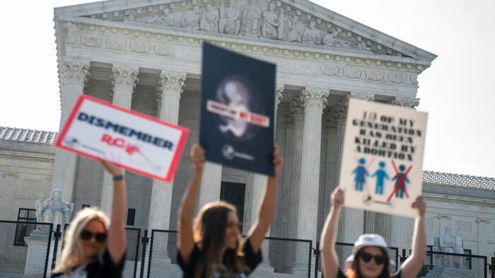 Proteste dopo la decisione della Corte Suprema Usa che cancella il diritto all'aborto