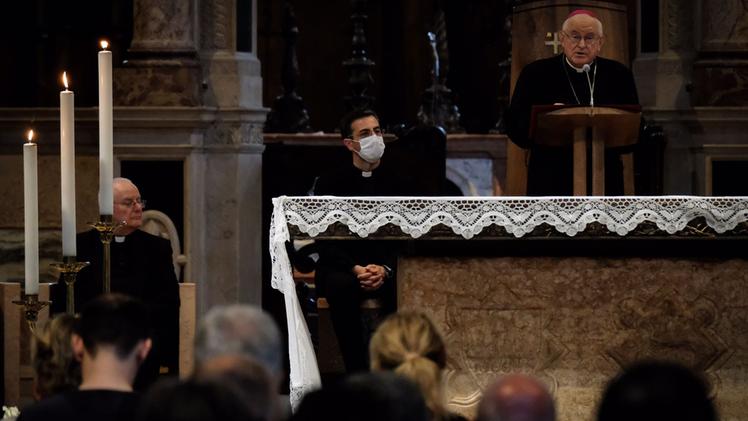 Monsignor Giuseppe Zenti durante il suo intervento (foto Marchiori)