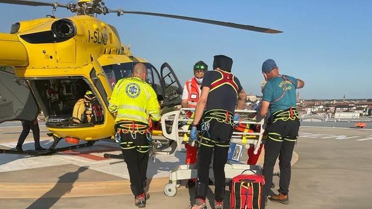 Soccorsi Il quattordicenne è stato trasferito all’ospedale di borgo Trento con l’elicottero di Verona emergenza