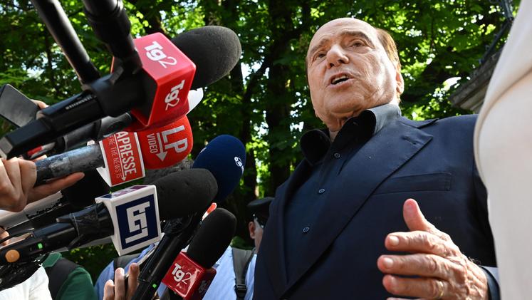 Silvio Berlusconi si candida e non mette veti su Meloni premier