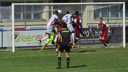 Il gol di Petdji Tsila (FotoExpress)