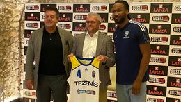 Giorgio Pedrollo, Marco Lanza e Wayne Selden alla presentazione del giocatore e del nuovo sponsor (Perlini)