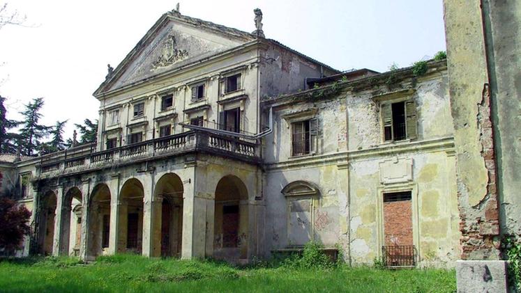 Villa Pullè al Chievo, in stato di abbandono da decenni