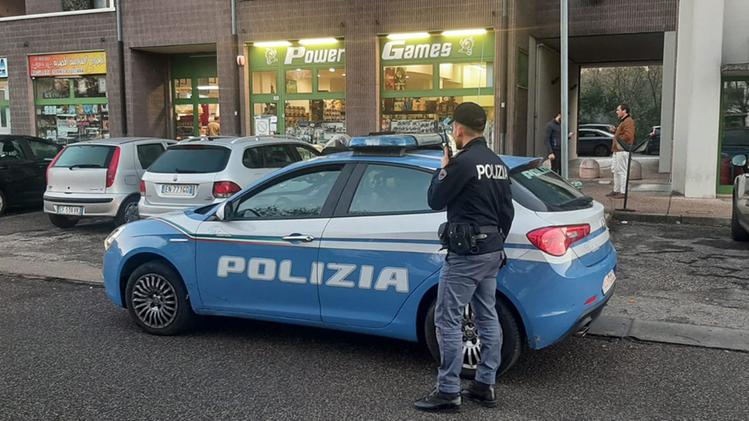 La polizia in via Speziani