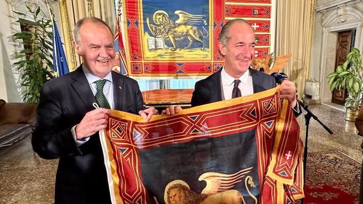 Il ministro Calderoli e il presidente della Regione Veneto, Luca Zaia