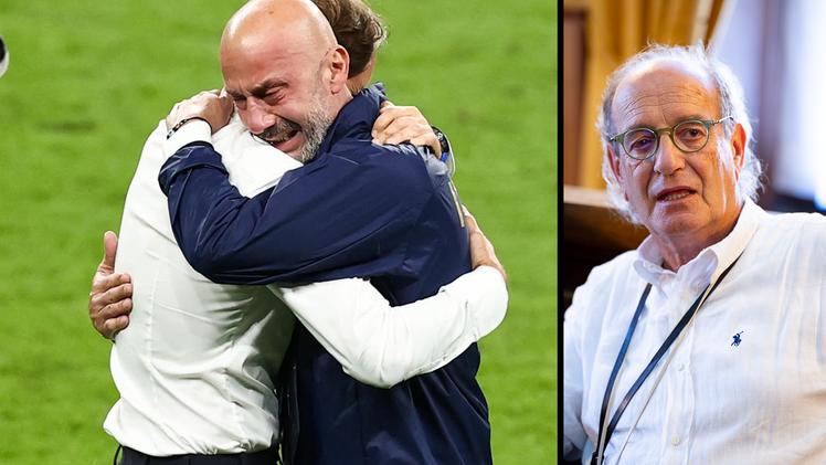 Gianluca Vialli abbraccia Roberto Mancini. A destra Claudio Bassi