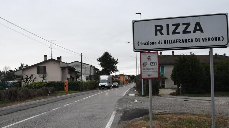 L’ingresso di Rizza dalla parte in cui è sotto il Comune di Villafranca FOTO LUIGI PECORA