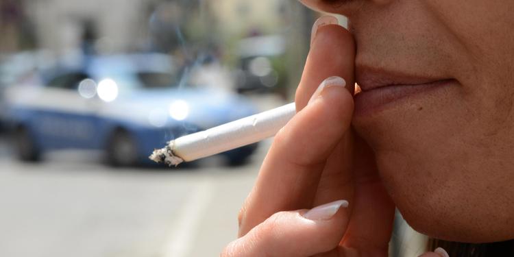 La legge Sirchia vietò il fumo nei locali pubblici